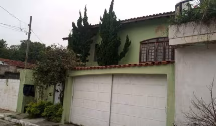 CASA TERREA  COM 3 DORMITÓRIOS ,1 SUÍTE, NA VILA ROSA