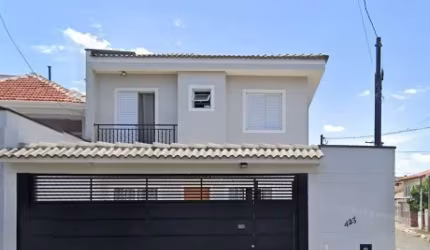 Sobrado a Venda com dois dormitórios, três vagas de garagem no Vila Nivi
