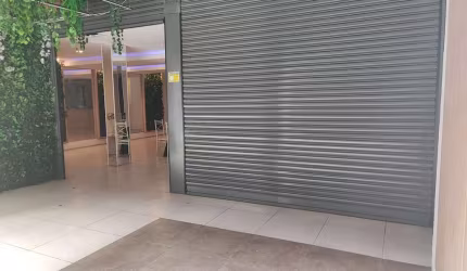 Salçao Comercial com 220 metros e 2 banheiros