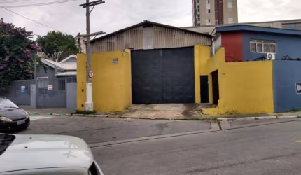 Galpão com aproximadamente 1200 metros quadrados, Com escritório e pé direito alto .