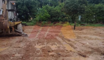 Terreno para garagem de caminhões, ônibus ou maquinas.