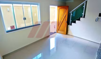 Casa de 2 dormitórios em condomínio fechado há 500 metros do metro Tucuruvi para locação