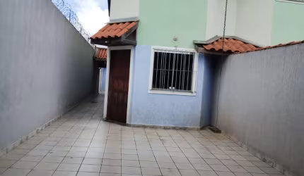 Casa com 2 quartos para alugar na Rua Murilo Mendes, --, Parque Piratininga, Itaquaquecetuba por R$ 1.800
