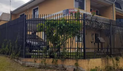 Sobrado Padrão para Venda em Capão Raso Curitiba-PR