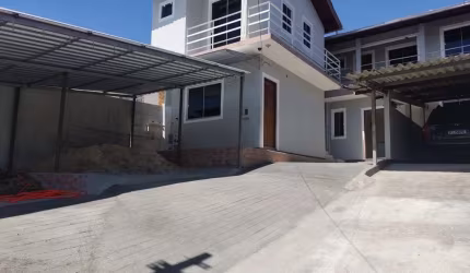 Casa em Forquilhas - São José: 250m², 3 dormitórios, 2 suítes, 3 banheiros por R$ 690k para venda