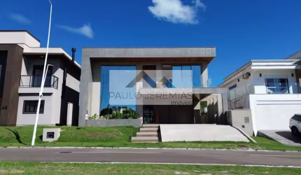 Bela casa em Condomínio Fechado!