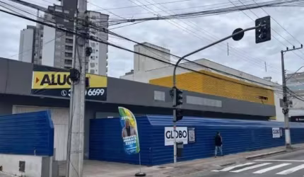 Galpão em Balneário - Florianópolis: 3009m² para locação por R$120.000. Ideal para depósito ou armazém. Confira!