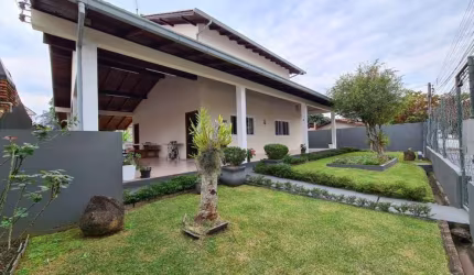 Sobrado em Ponta das Canas, Florianópolis: 3 Quartos, 2 Suítes - R$1.800.000