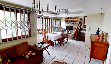 Casa em Sambaqui  -  Florianópolis