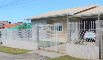Venda de casa em Ingleses, Florianópolis: 179m², 3 dormitórios, 1 suíte, 2 banheiros. Oportunidade por R$ 1.390.000!