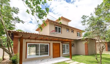 Casa com terreno de 650 m² à 500 metros da praia de Manguinhos!