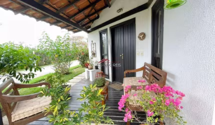 Casa à Venda em Condomínio Fechado Próximo a praia da Marina!