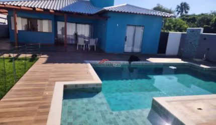Casa de condomínio à venda com 03 suítes e piscina em Búzios