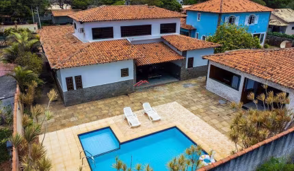 Casa com 5 quartos a 100m da praia