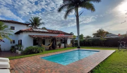 GERIBÁ A POUCOS METROS DA PRAIA - CASA TIPICAMENTE BUZIANA COM 4 QUARTOS + EDÍCULA E TERRENO AO LADO COM 800M.