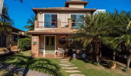 Casa em Condomínio Completo com Piscina Privativa e Vista para o Lago!