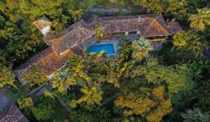 Magnífica casa na Ferradura com Piscina privativa!