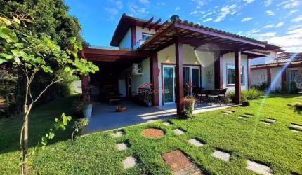 Casa em condomínio completo!