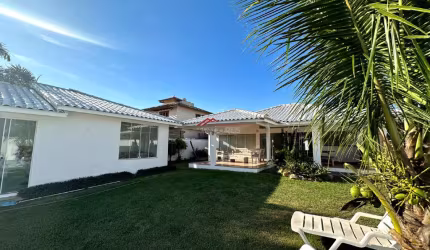 Casa no Canal navegável da Marina!