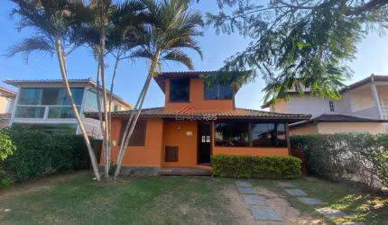 Casa de locação anual com 3 quartos dentro de condomínio na Rasa em Búzios!