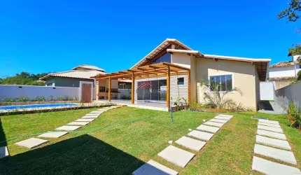 Casa em condomínio com 4 quartos quintal e piscina