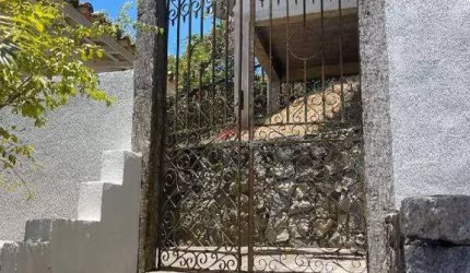 FERRADURA PRIMEIRA LOCAÇÃO - CONDOMÍNIO COM POUCAS UNIDADES A POUCOS METROS DA PRAIA