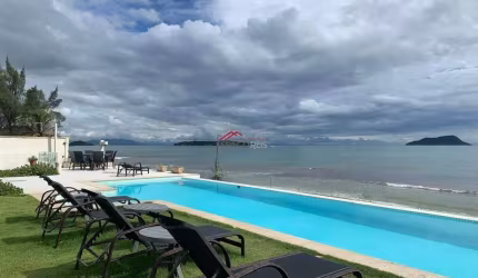 Flat com 1 suíte, vista mar e área gourmet em condomínio.