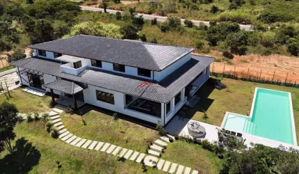 Casa com 10 suítes e piscina com terreno de 3.200m² em Búzios