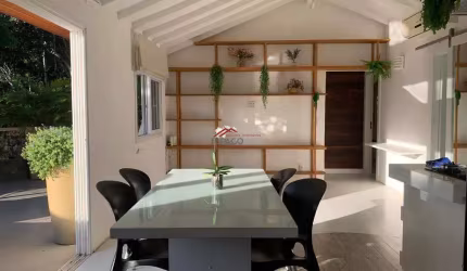 Casa com 2 quartos . Ferradura . Cozy and Charming.