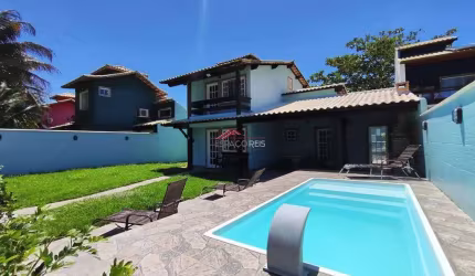 Locação fixa, Casa em condomínio com 03 suítes, piscina e quintal privativo em Búzios