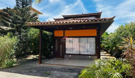 CASA COM 4 QUARTOS SENDO 2 SUITES