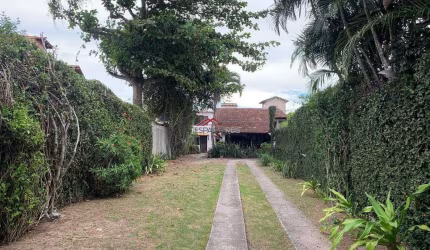Casa independente a venda com 4 quartos em Manguinhos