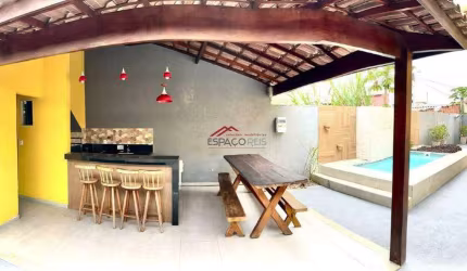 Casa com 1 suíte, 2 quartos, area gourmet e piscina