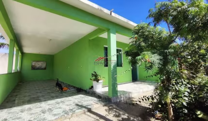 Casa à venda com 02 quartos a 800 metros da praia de Tucuns