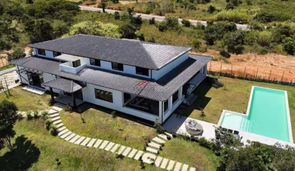 Casa com 10 suítes e piscina com terreno de 3.200m² em Búzios