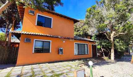Casa em condomínio para locação anual com 04 suítes em Manguinhos