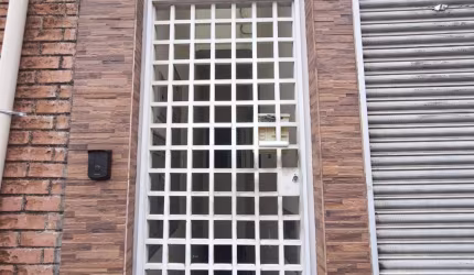 Salão Espaçoso para Locação em Vila Formosa, São Paulo-SP: 1 Sala, 2 Banheiros, 128m² de área