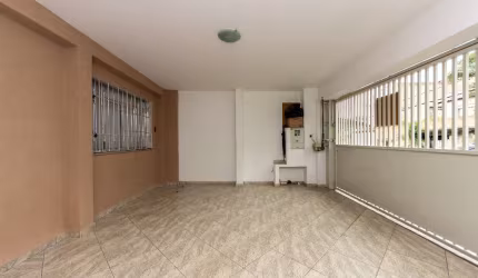 Casa com Edícula