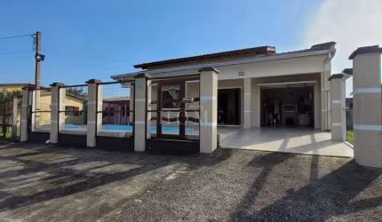Casa à Venda com piscina em Imbé, apta a financiamento