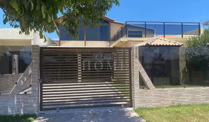Casa à venda, próximo ao mar