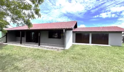 Casa à venda com 2 terrenos