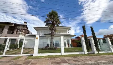 Casa à venda em Atlântida próximo ao mar