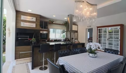 CASA COM  4 DORMITÓRIOS CONDOMINIO FECHADO