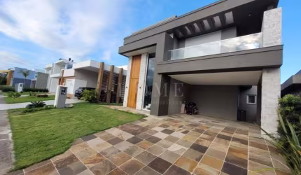 CASA COM 4 SUITES EM CONDOMINIO FECHADO!