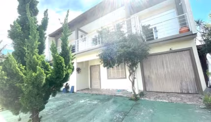 SOBRADO A 3 QUADRAS DO MAR!
