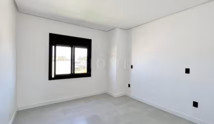 CASA COM 2 DORMITORIOS, SENDO 1 SUITE BEM LOCALIZADO!