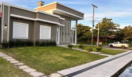 CASA COM 3 DORMITORIOS!