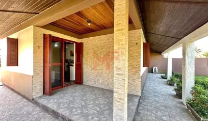 CASA A VENDA EM CAPÃO NOVO COM ANEXO NOS FUNDOS: