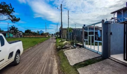 OPORTUNIDADE ÚNICA: CASA 03 DORMITÓRIOS BEM LOCALIZADA