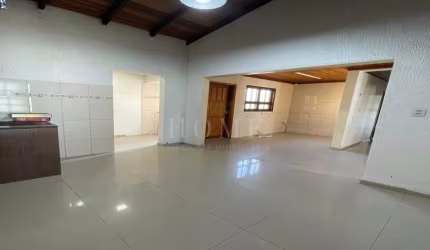 CASA COM 3 DORMITÓRIOS, SENDO 1 SUITE BEM LOCALIZADO!